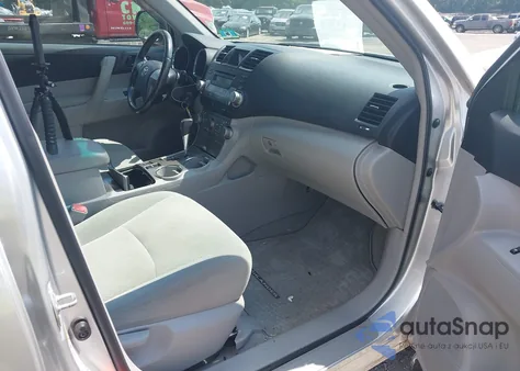 2010 Toyota Highlander Base V6 z USA, uszkodzony, nr VIN 5TDBK3EH1AS015964